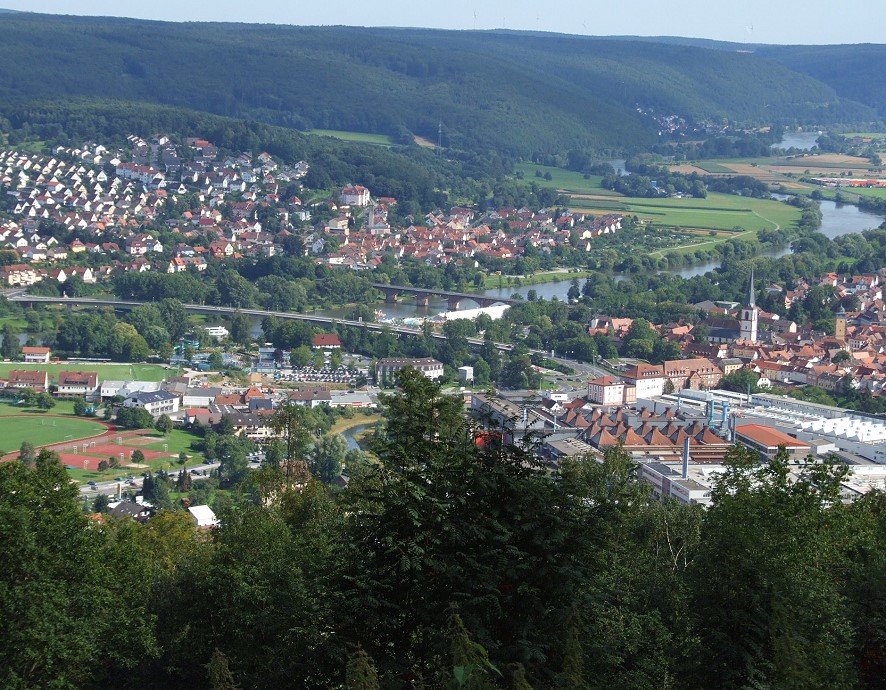 Blick vom Beilstein oberhalb der Lindig Siedlung auf Lohr a. Main