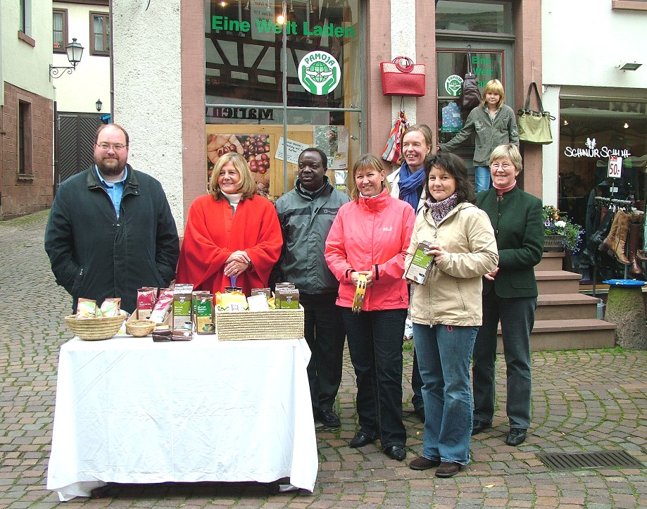 Kaffeeverkaufwettbewerb in der Fußgängerzone in Lohr a. Main