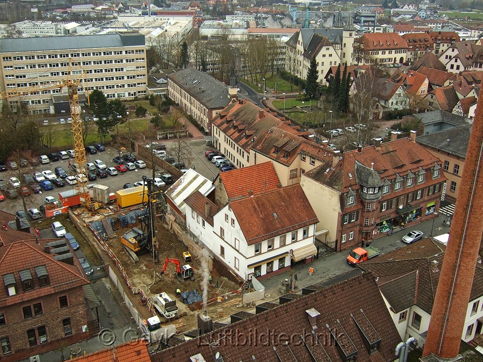 Die Baustelle in der Ludwigstrasse im Hintergrund das Gesundheitszentrum in Lohr a. Main