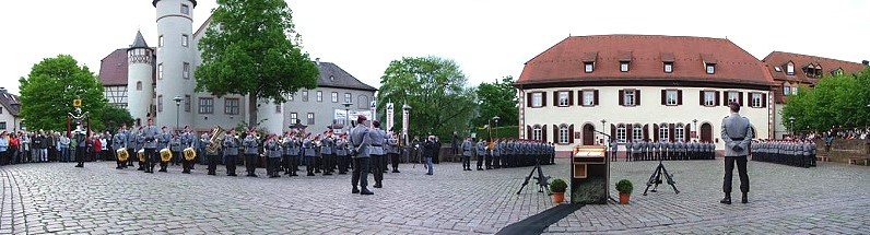 Feierliches Gelbnis auf dem Schlossplatz in Lohr a. Main