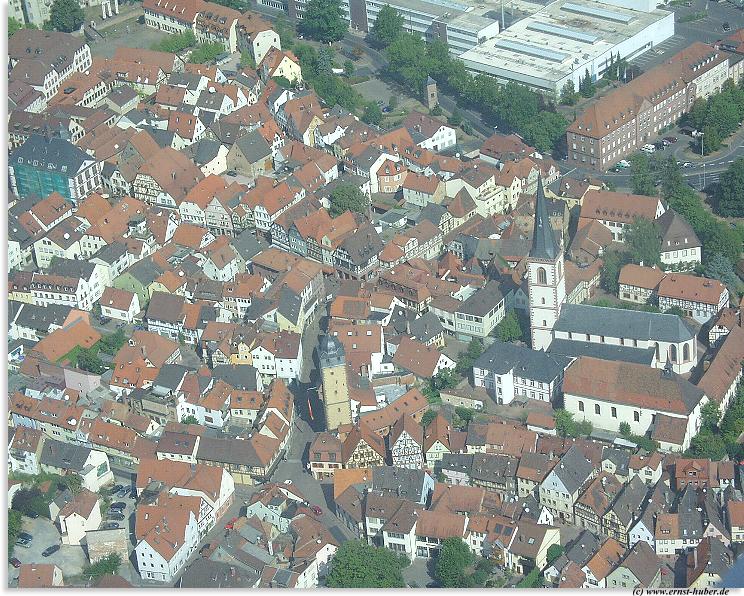 Der Stadtkern mit Bayersturm und Pfarrkirche St.Michael