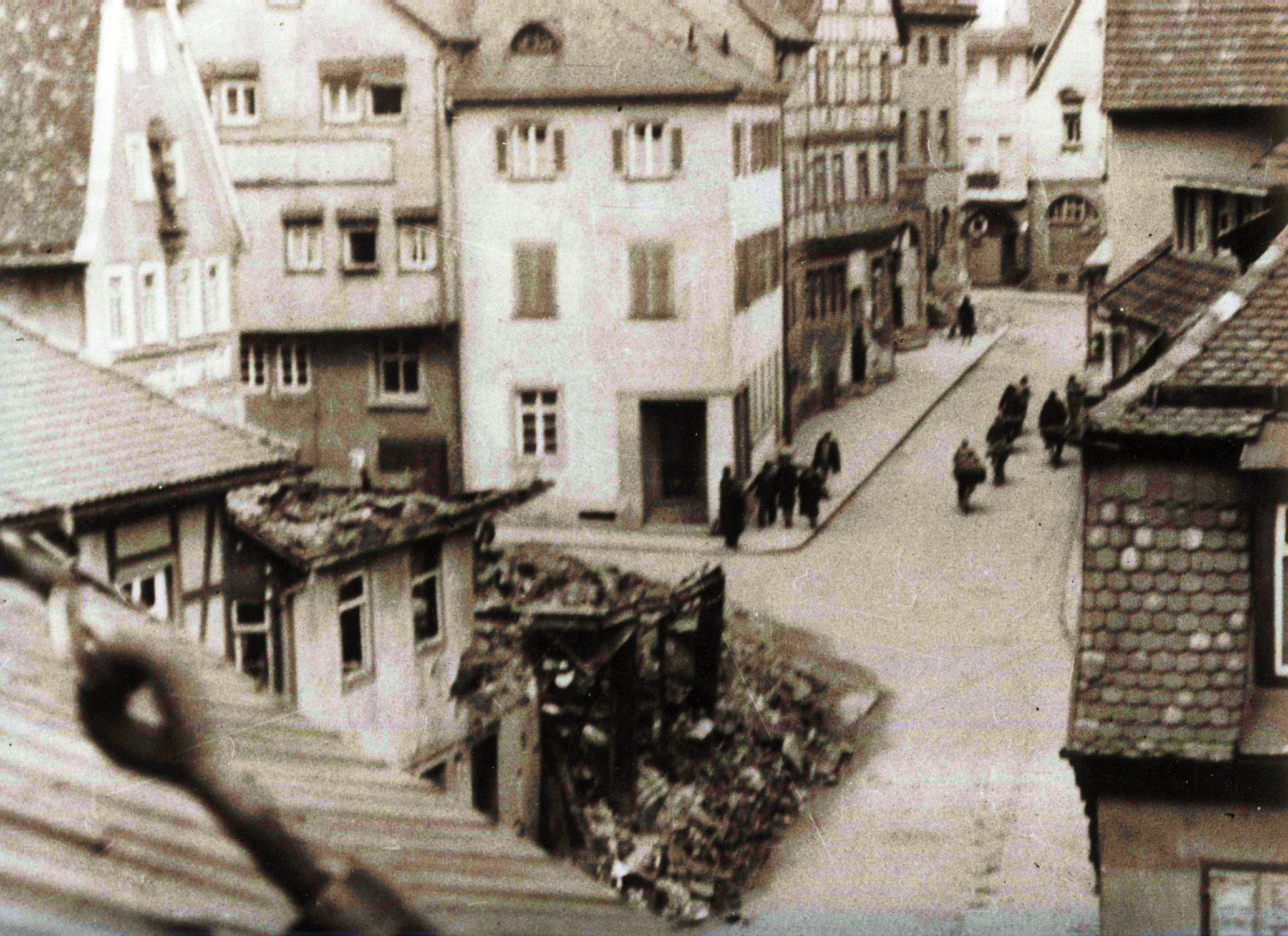 Die durch Kampfeinwirkungen 1945 zerstrten Anwesen des Messerschmieds Friedel und das Weigandshaus